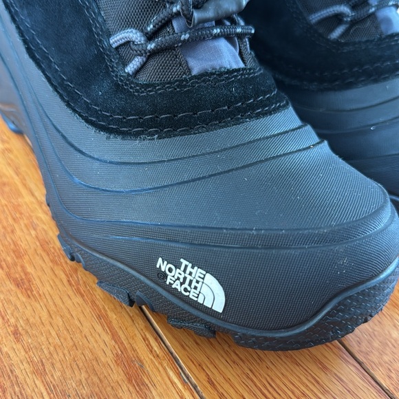 Boy’s North Face waterproof winter boots size 4 - Picture 6 of 11